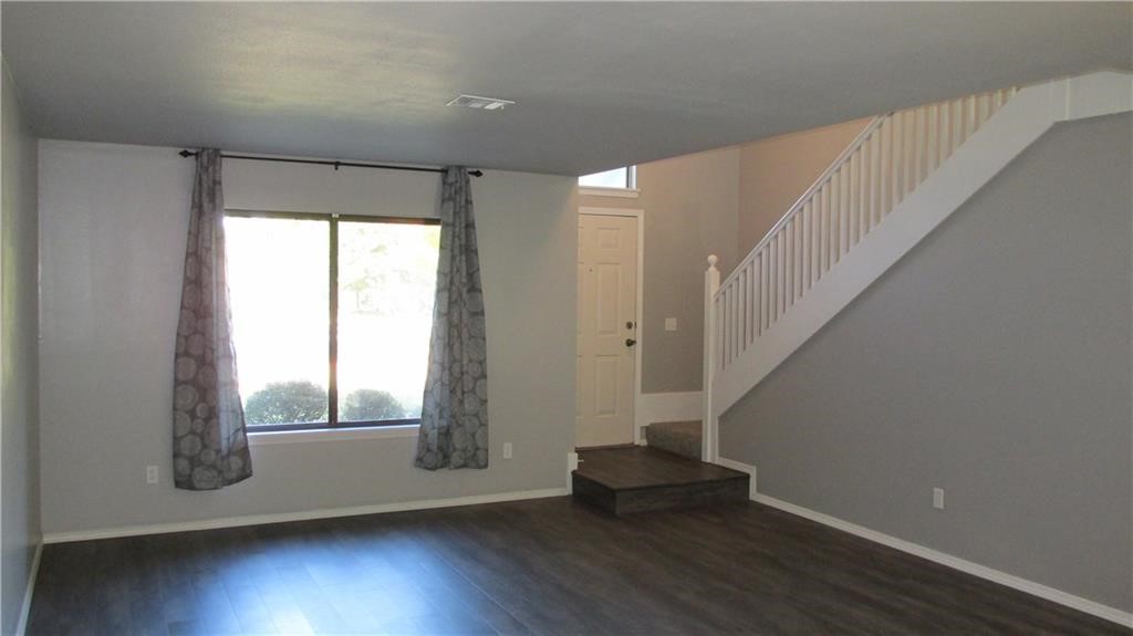 Silvertree Twnhms Ph 1Rogers - Residential Lease