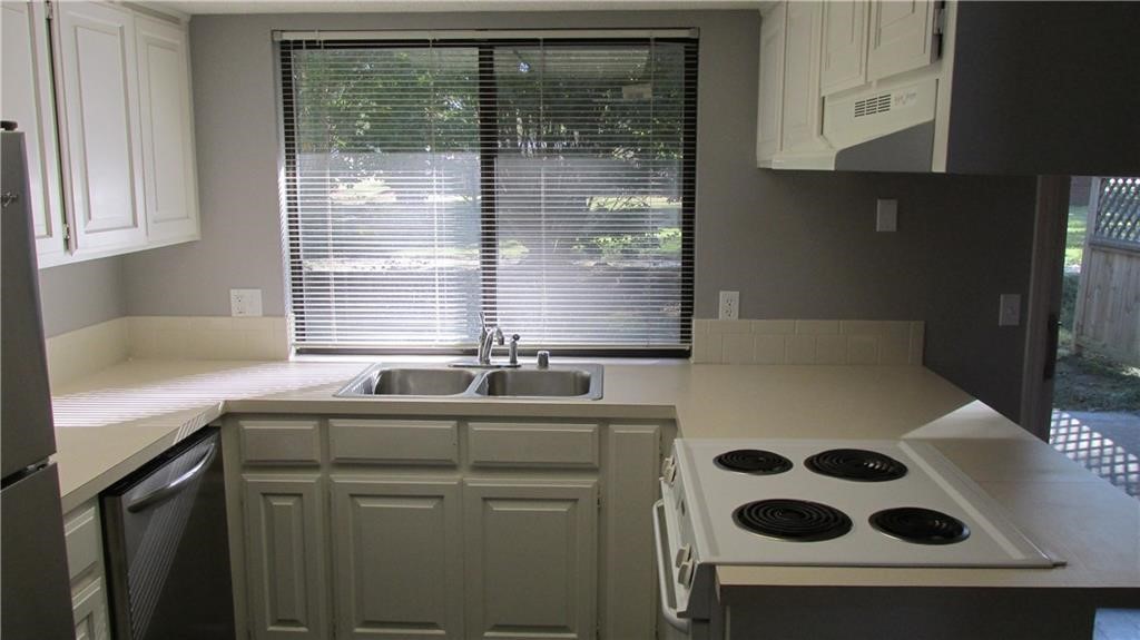 Silvertree Twnhms Ph 1Rogers - Residential Lease