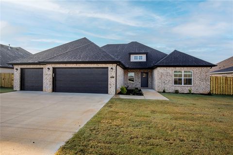 Photo of 841 Bellagiola Avenue, Tontitown, AR 72762 (MLS # 1336568)