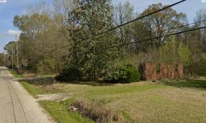 Conveniently located just outside Crossett, AR, 3 minutes from Main Street and only 6 minutes from the Crossett Walmart Supercenter, this property lets you enjoy the perfect balance of rural tranquility and easy access to town amenities!The property includes the remains of a brick house and a driveway already in place--a perfect foundation for new possibilities!Additionally, there are no use restrictions. Build a new home, place a mobile home, park an RV, or anything else you'd like to do! Unlimited potential for your dream setup!Buy it now before it's gone!