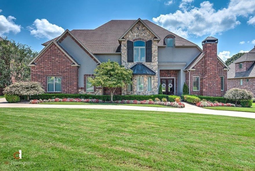 The best of everything comes together beautifully in this stylish Pinnacle home offering a huge flat backyard that offers privacy & views of mature trees! 12' vaulted ceilings w/beams, 2 cast stone FP's, hardwood flooring & large bedrooms w/walk in closets. Huge Chef's kitchen boasts SS appliances, gas range, wine frig, pantry & center island. Deck & roof replaced in '20.