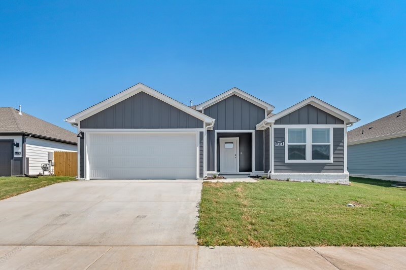 Welcome to Aidenās place in Fayetteville! This new construction home is complete with beautiful quartz countertop, tiled backsplash, stainless steel sink. Outstanding cabinets in sizable kitchen, Walk in closets, master shower, 2 car garage. You must see it to believe it.