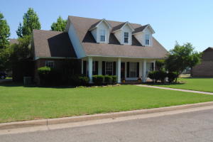 Excellent location on the corner of Vancouver and 9th Streets! 3BR/3BA home with master bedroom & bonus room down stairs. Newly remodeled kitchen with granite counter tops. Hard wood floors in entry, kitchen and great room. Brand new roof and lots of extras just completed...This home is move in ready! Lots of great features you'll want to see for yourself...painted cabinets, gas log fireplace, mud room and large deck, as well as fenced back yard.Hurry, this wonderful home want last long!