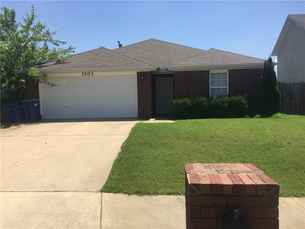 Wonderful family home in great neighborhood. Beautiful gas fireplace in living room...all this with Bentonville schools!