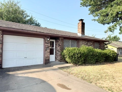 Photo of 2201 Pin Oak Drive B #B, Springdale, AR 72762 (MLS # 1360166)