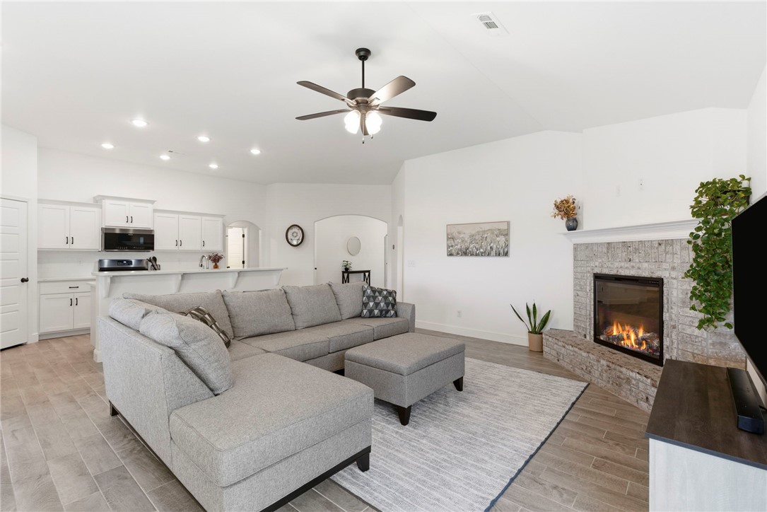 Pines Ph Iii, The Centerton - Residential