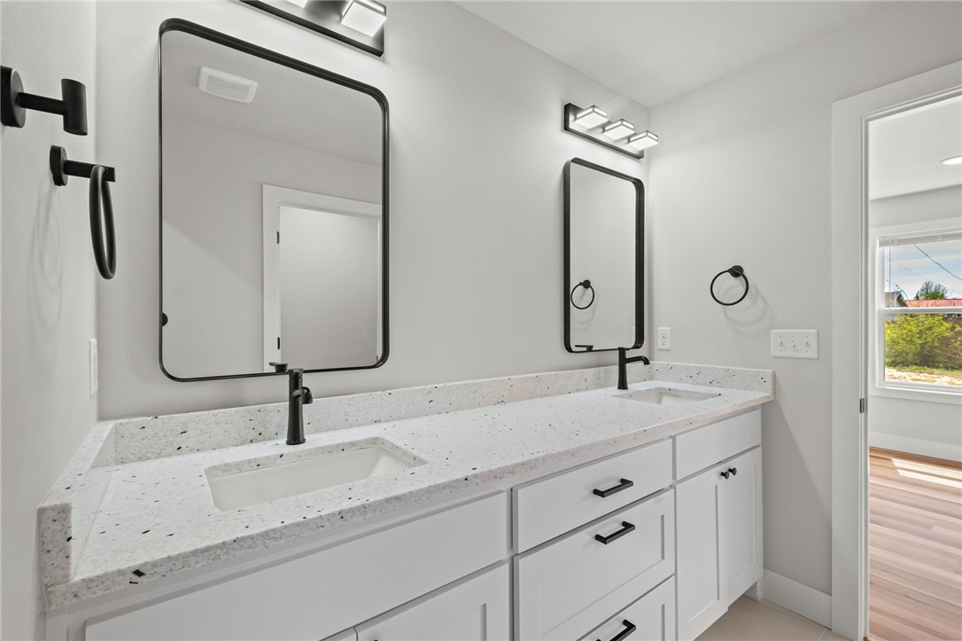 Bishop Manor Rogers - Residential