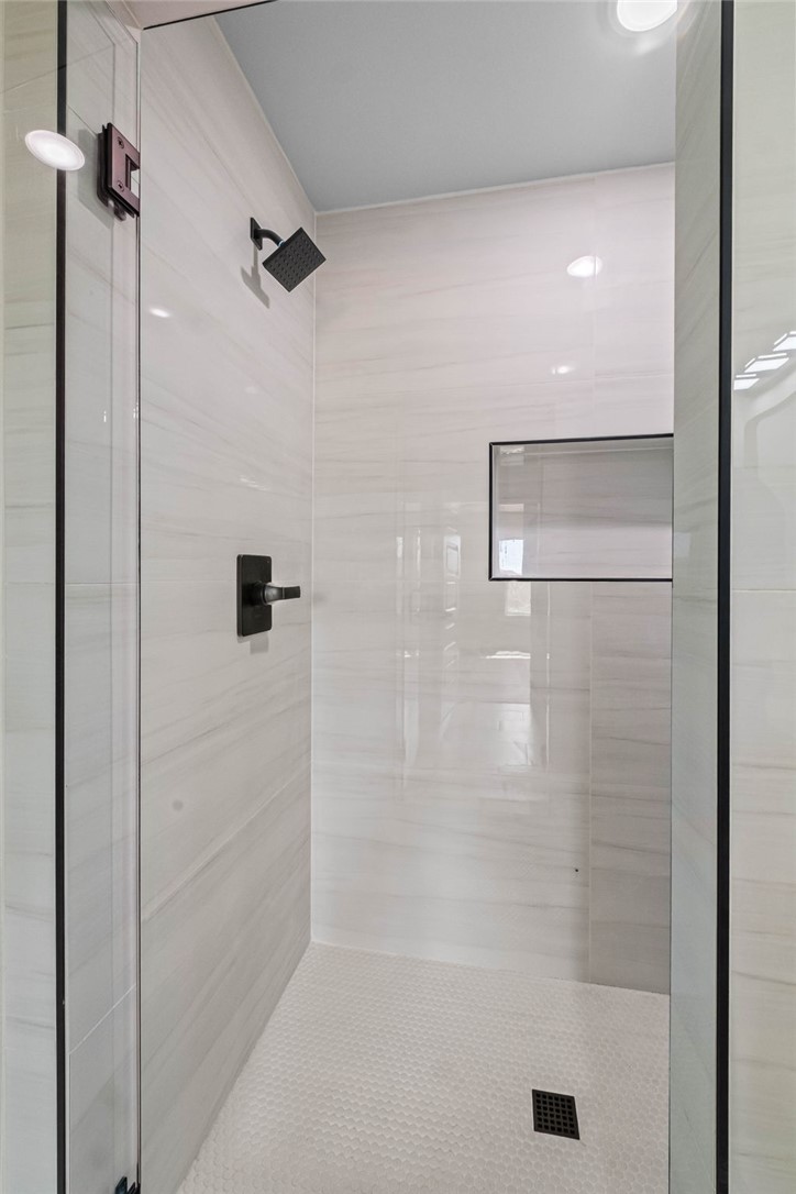 Bishop Manor Rogers - Residential