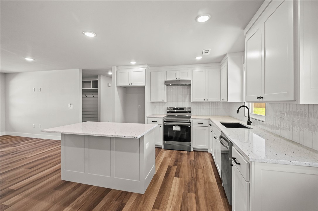 Bishop Manor Rogers - Residential