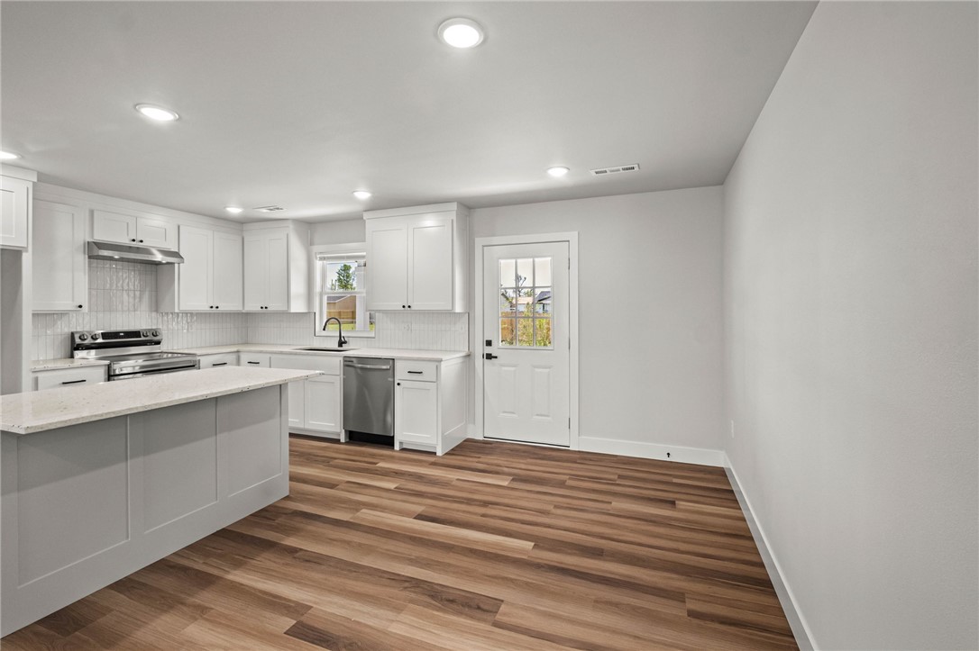 Bishop Manor Rogers - Residential