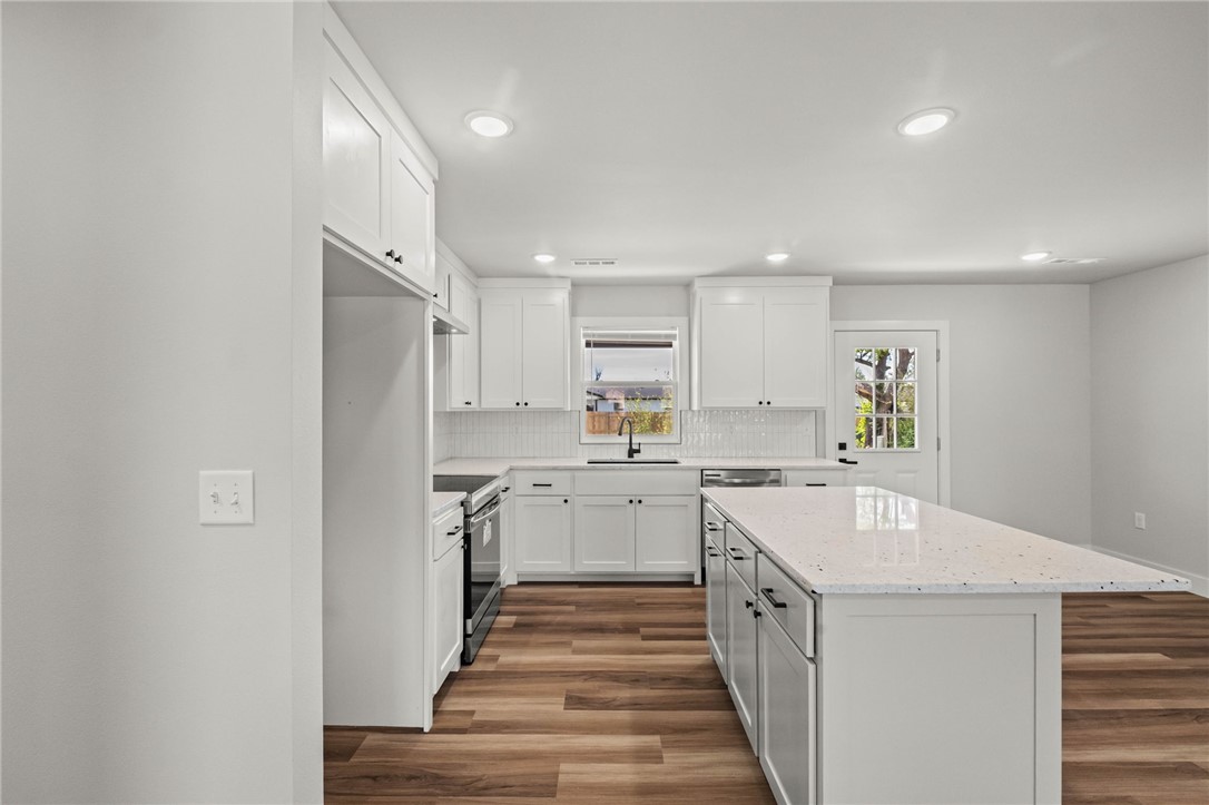 Bishop Manor Rogers - Residential