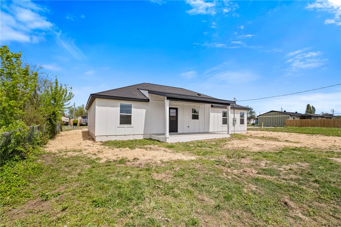 Bishop Manor Rogers - Residential