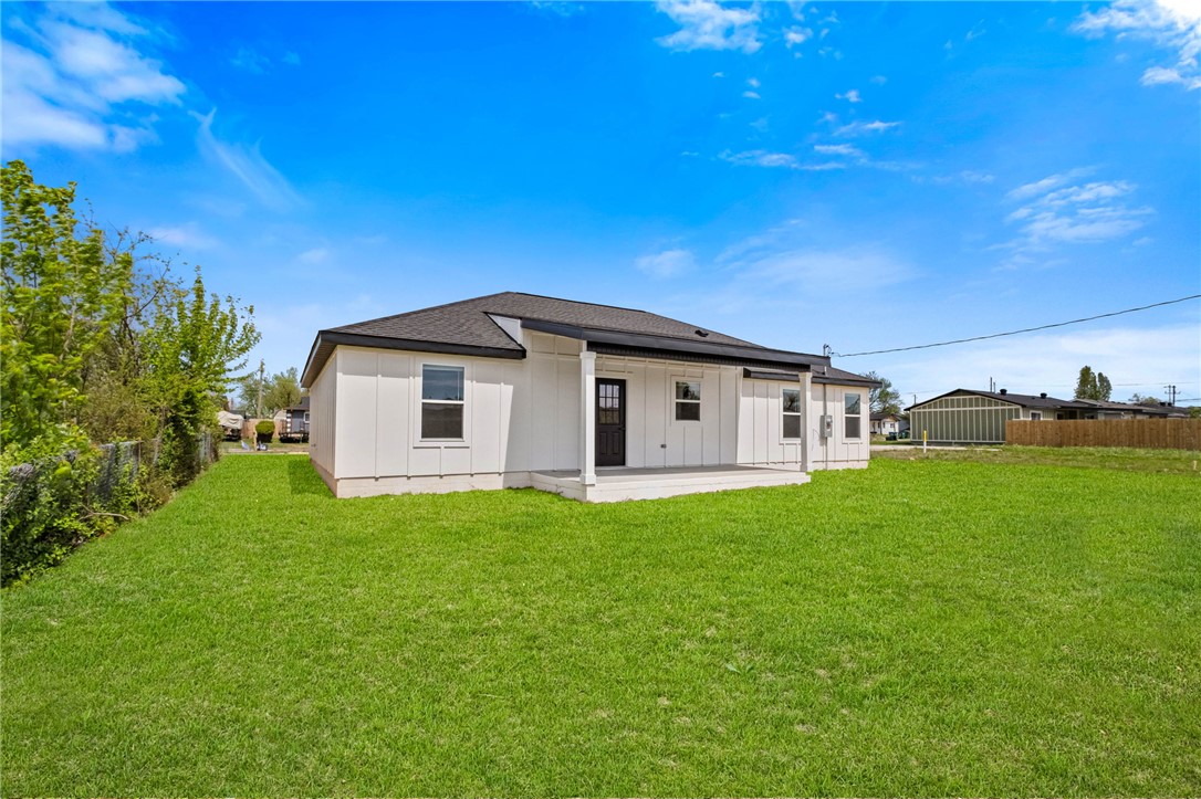 Bishop Manor Rogers - Residential