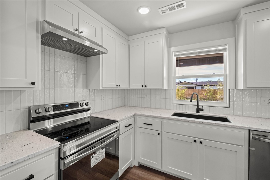 Bishop Manor Rogers - Residential