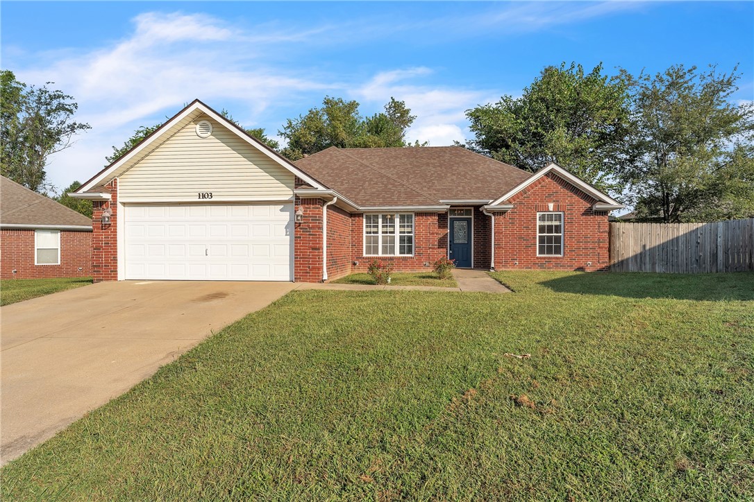 Charming 1,488 sq ft home in the Patriot Park neighborhood of Siloam Springs! This inviting 3-bedroom, 2-bathroom residence boasts a split floorplan layout with a spacious living area, perfect for modern living. The kitchen flows seamlessly to a cozy patio and a wood privacy-fenced backyard, ideal for entertaining or unwinding in your own private oasis. Situated on a peaceful cul-de-sac, this property features generous bedroom sizes, and a functional floor plan designed for comfort. Conveniently located just minutes from downtown Siloam Springs, top rated schools, parks, and easy access to AR-59 and US-412, this move-in-ready gem combines small-town charm with modern convenience. Don’t miss your chance to own this delightful home—schedule your showing today!