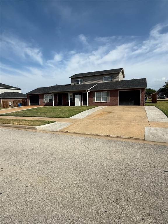 Remodeled 2 bed, 1 bath duplex in great Bentonville location. Fresh updates throughout including flooring, paint, kitchen, and bath. Spacious living area, large bedrooms, and private backyard. Off-street parking. Close to downtown, shopping, dining, and trails. 4 miles from Walmart home office.