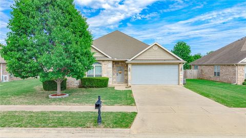 Photo of 382 N Drewrys Bluff Drive, Fayetteville, AR 72704 (MLS # 1344734)