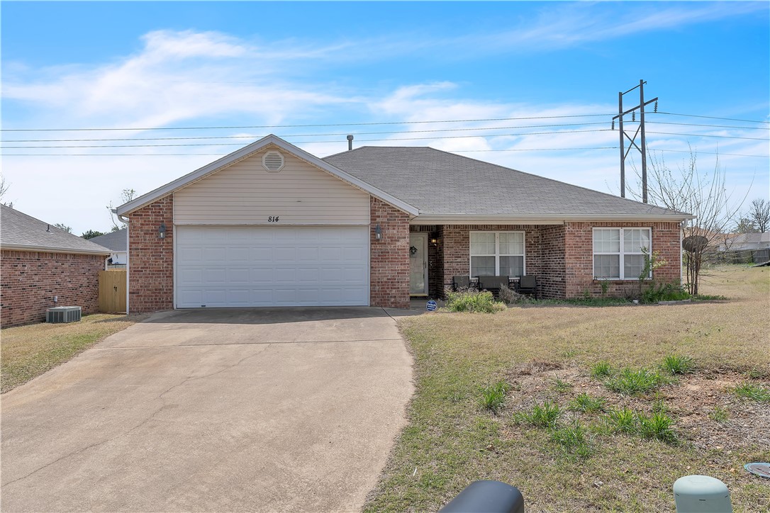 Welcome to 814 SW Ouachita Driveāa beautifully updated 3-bedroom, 2-bath home that perfectly blends style, comfort, and location. Just minutes from the Wal-Mart Home Office, this inviting property puts you near everything Bentonville has to offer. Love the outdoors? Youāll be minutes from Coler Mountain Bike Preserve, the Applegate Trail Head, and close to the upcoming 8th Street Gateway Parkāan exciting new hub for community and adventure. Whether youāre a first-time buyer, investor, or simply looking for a fresh start, this home offers the ideal mix of convenience and charm. Donāt miss your opportunity to own a piece of Bentonville!