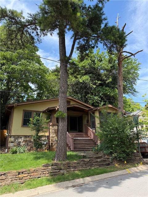 Photo of 104 W Boles Street, Fayetteville, AR 72701 (MLS # 1353616)