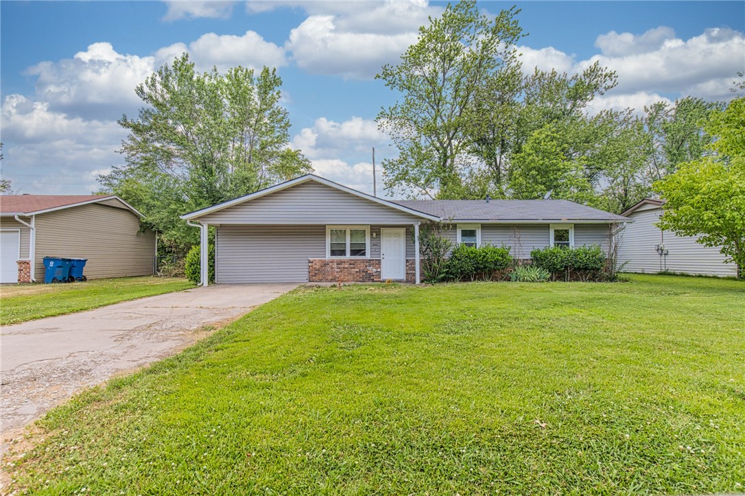 The proximity to 8th Street Market, The Momentary, the new Wal-Mart Home Office campus, the trail system, schools, and a strong rental history, make this an exceptional investment opportunity. 
The lot is .25 acre (142' x 75'). This house has 3 Bedrooms and central heat/air, range, refrigerator, ceiling fans, smoke alarms, window blinds. Has been well-maintained by the current owner. To avoid disruption to the current tenant, no showings allowed. Once under Contract, Buyer can schedule an inspection within the 10-day inspection period. Current tenant pays $995 per month. New water heater 2015. New A/C unit 2019.