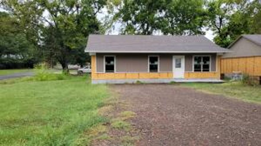 New Construction with restaurants near by. 3 bedrooms 2 full bathrooms on a corner lot. Kitchen will be complete with dishwasher, microwave, range and granite countertops. Construction should be completed in about 60 days.