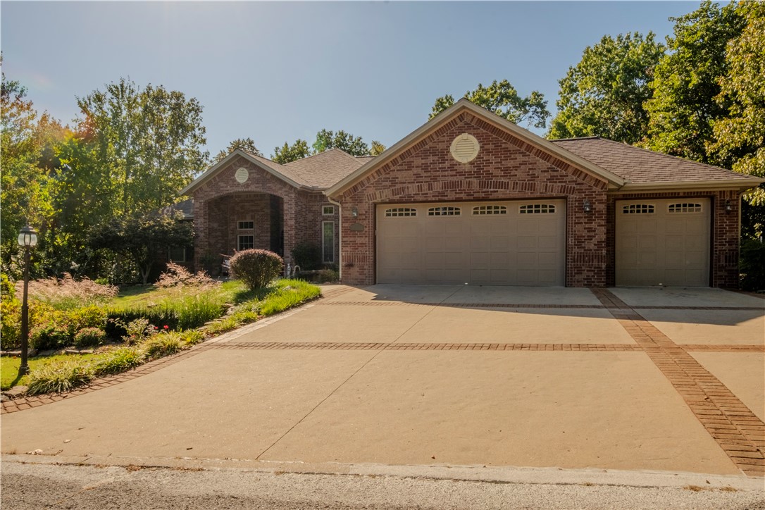 Amazing Custom Home,Quality Abounds!Entering awesome experience elegance12ā ceilings w/custom extra wide crown molding,gas fireplace,wall of windows boasting tree house effect,gourmet kitchen w/luscious white quartz w/a crushed rock look,tremendous counter space,breakfast bar.2 pantries,formal &informal dining,custom blinds,utility cabinets counter space,closet.Main bedroom,bath crown molding,shower,whirlpool,his&her closets,tremendous closet space throughout,4 BR,3 BA,3 garage,lower 10 ft ceilings,fireplace w/Builtins,gorgeous landscaped lots(.56 acre)close Metfield Rec curb/gutters underground util,sewered floored attic extra stg,TREX deck,8 person spa,cov.deck,outside speakers,lower level-office oak paneling,bamboo flrs,man cave,ent.cntr w/wet bar,wine stg,guest suite,wkshp,exercise rm,hobby rm,crown molding,high cogs,FP,master suite,coffered clg, foundation-solid reinforced concrete walls,6"walls,roof 3,HVAC up 5 years.,91g marathon,hot wtr,trails,lakes,golf courses,countryclubs, numerous Recreation facilities
