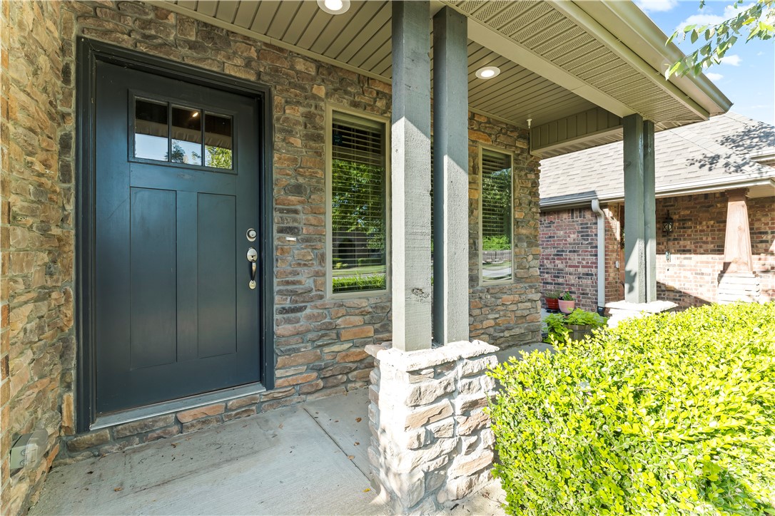 This beautiful 3 bedroom, 2.5 Bathroom house is available for move-in. Located in Bentonville close to 14th St and Greenhouse road it is only 3 miles from Walmart Home Office with easy access to Bentonville shopping and dining locations!
Comes with Stove, Fridge, Washer/Dryer set, dishwasher, and microwave. Ready for move-in!
Solar panels are installed to help bring utility savings!
Dedicated home-office space.
Just across the street from the neighborhood club house which features a party room, pool, gym, and more!
Walk-in closets!
Pet friendly!