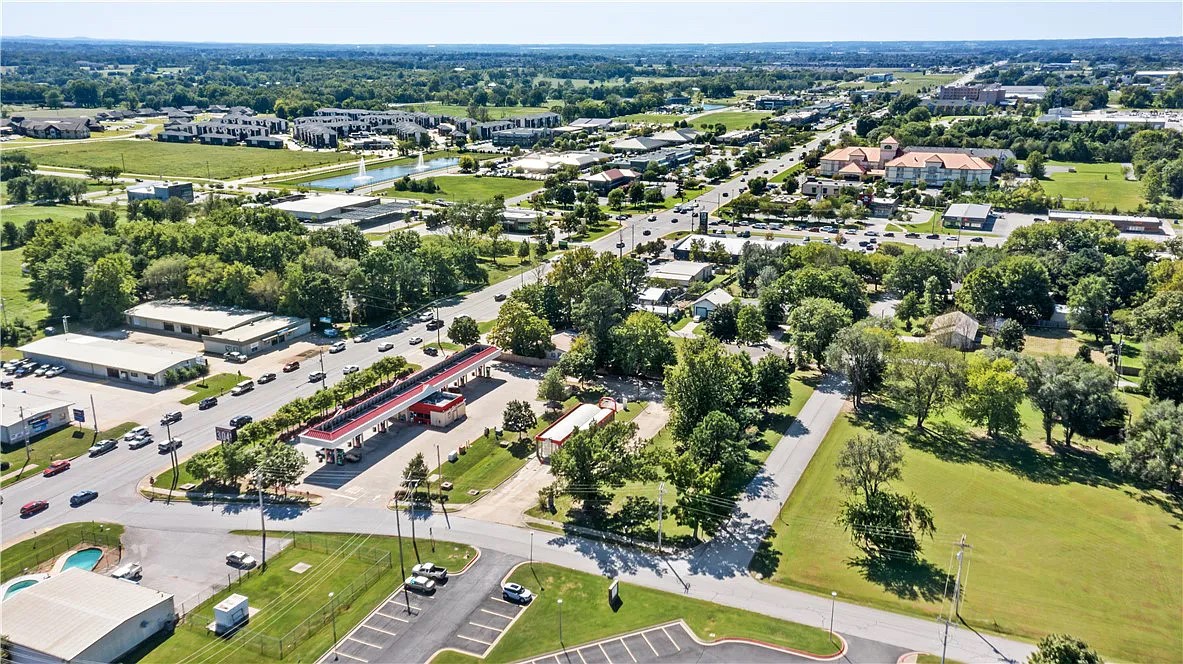 Prime Location, Surrounded by new developments.Property has marquee signage rights on Walton Blvd.
Located within the Regional Center Zoning hub by City of Bentonville Planning Commission.There is a high count of traffic on Walton Blvd. and high visibility on this road. Offers direct access to I-49. Tenant in place, currently C-2 Commercial.