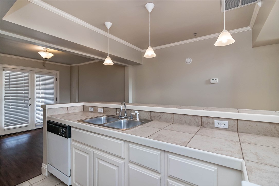 Three Sisters - Residential Lease