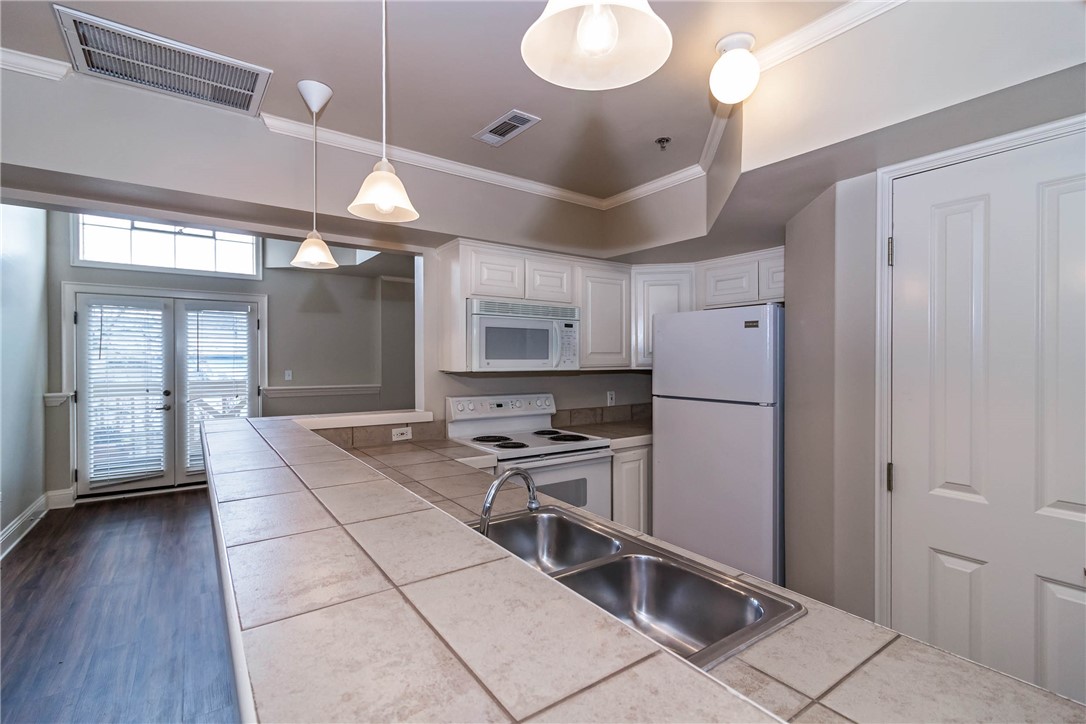 Three Sisters - Residential Lease