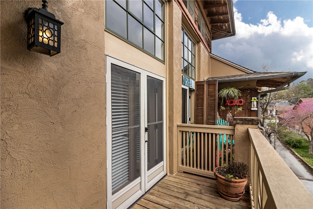 Three Sisters - Residential Lease