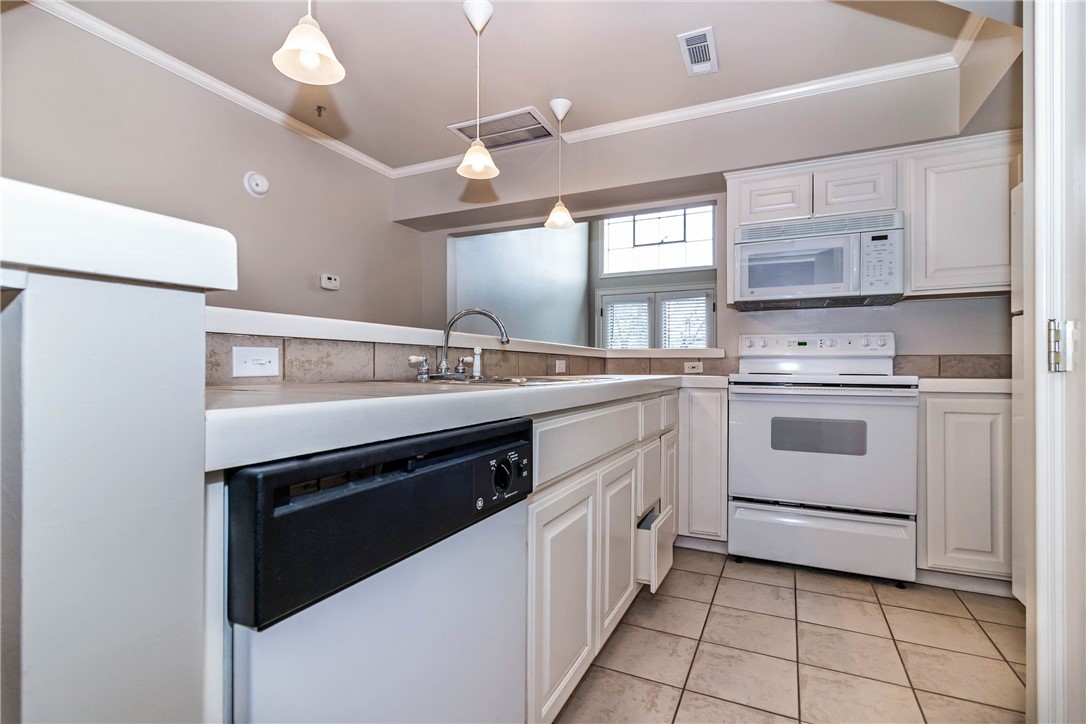Three Sisters - Residential Lease