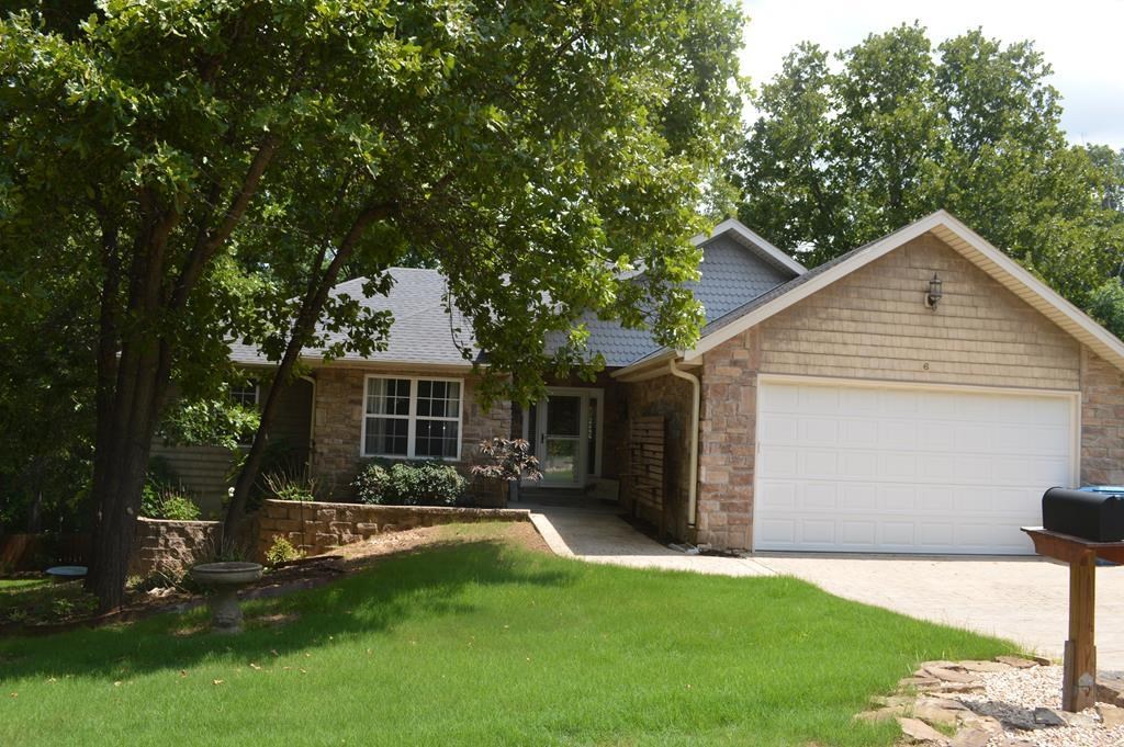 Well maintained 3BR/2BA split floor plan home on a LG beautifully landscaped lot. Oversized master suite has sitting area and walk-in closet. Spacious covered deck off kitchen and eat in area. Separate formal dining or extra sitting area. Features include granite, stainless steel appliances, wood floors, wired for sound, abundance of natural light throughout. Schedule your showing now!