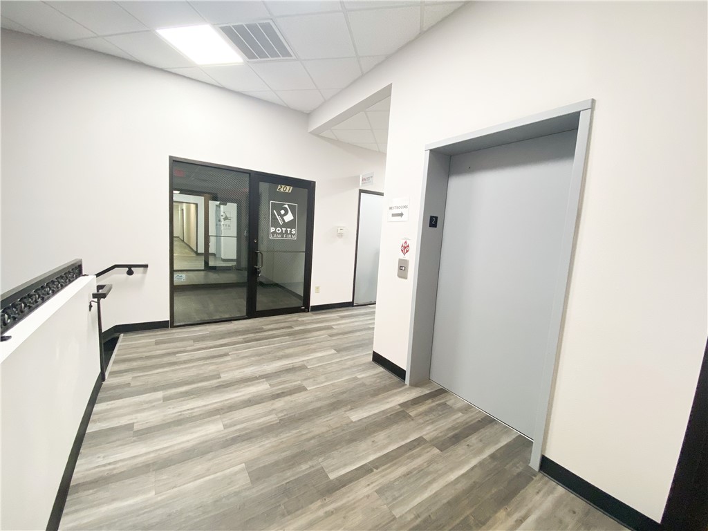 Crossroads Add - Commercial Lease