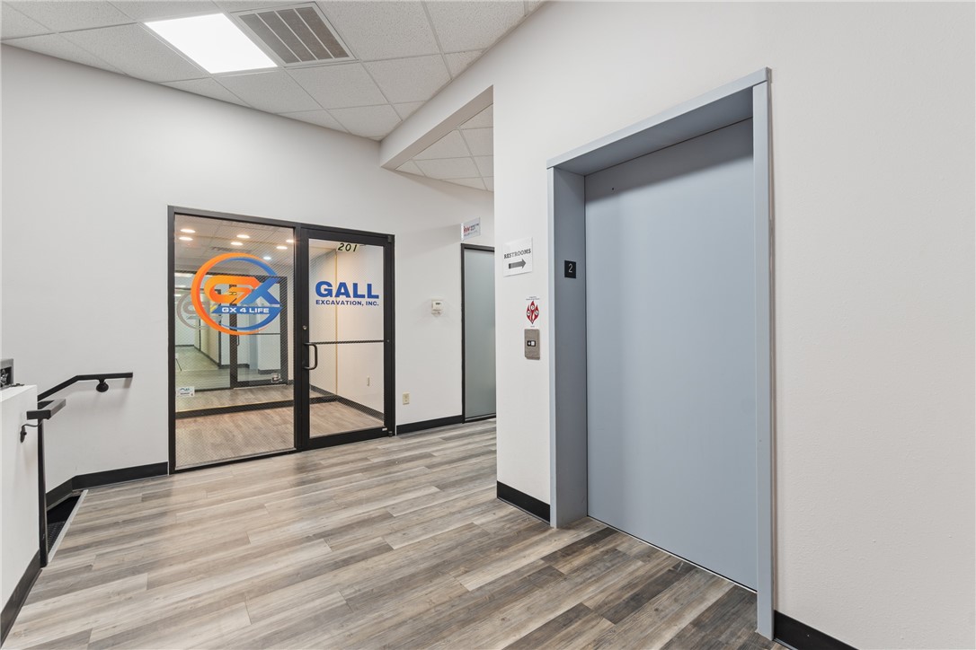 Crossroads Add - Commercial Lease