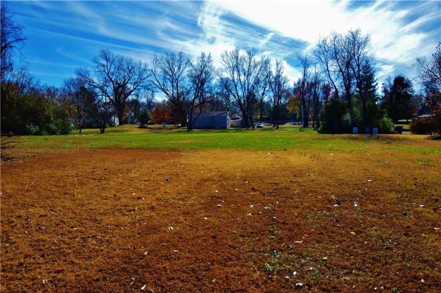 Bring your investors. There's not property like this available anywhere downtown. Within walking distance to Crystal Bridges, Amazeum, Orchard Park and Downtown. Just around the corner from the fresh fish market and the future art, food and music district.