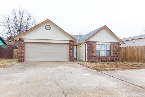 Photo of 1978 Frazier Terrace, Fayetteville, AR 72703 (MLS # 1360714)