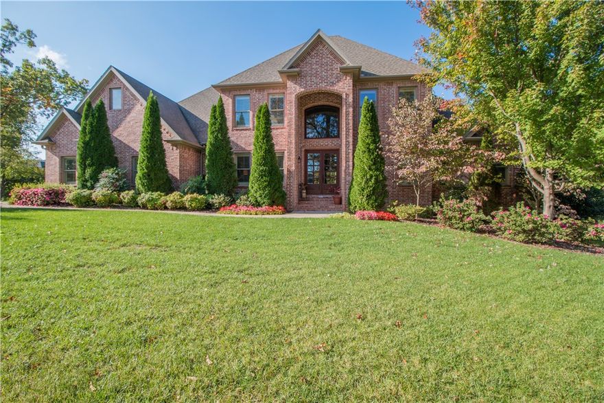 NEWLY UPDATED custom 3 level home ideal for entertaining inside & out! This 5 bedroom home on large 0.85 acre in prestigious gated Pinnacle Country Club is a Buyer's dream. Featuring open floor plan w/gourmet eat-in kitchen open to Living Room, real hard wood floors, soaring ceilings, detailed millwork, custom lighting, exercise room, office, formal dining, basement entertainment area w/2nd full kitchen & 1100 sq ft of walk in storage. Located on quiet cul-de-sac in desired Bentonville School district.