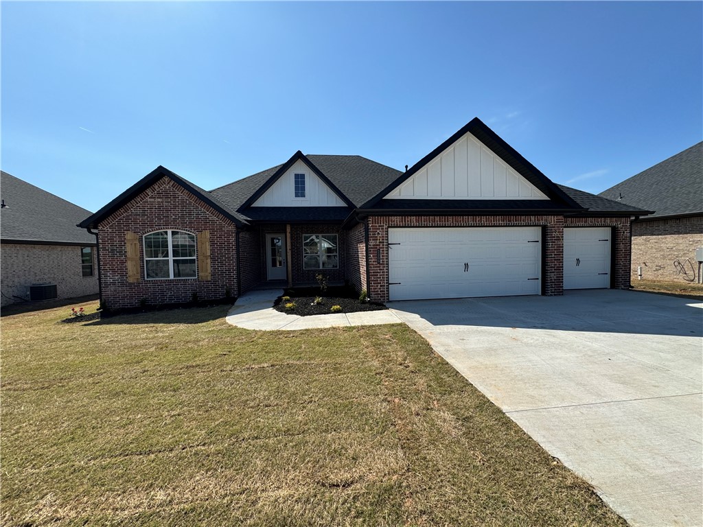 Concessions Include: up to $5000 from the Builder towards closing costs and up to $5000 from preferred lender not to mention get the blinds, fence and gutters included. Welcome Home to Arlington Subdivision in Pea Ridge! Situated directly across AR-94 from Pea Ridge Schools and a short drive to all Northwest Arkansas has to offer.