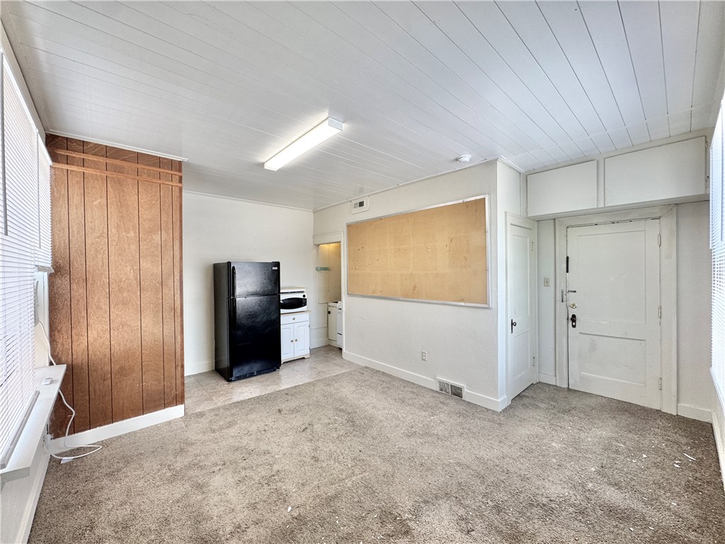 16-16-30 COUNTY COURT PLAT - Residential Lease