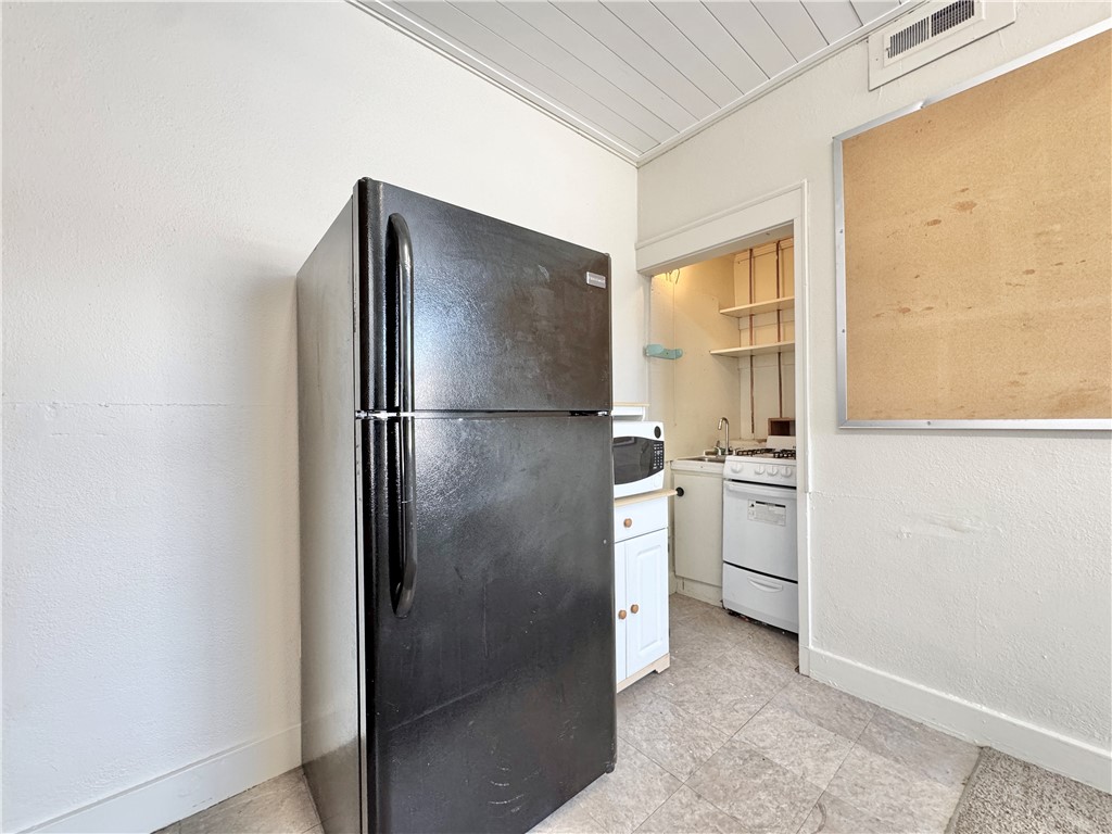 16-16-30 COUNTY COURT PLAT - Residential Lease