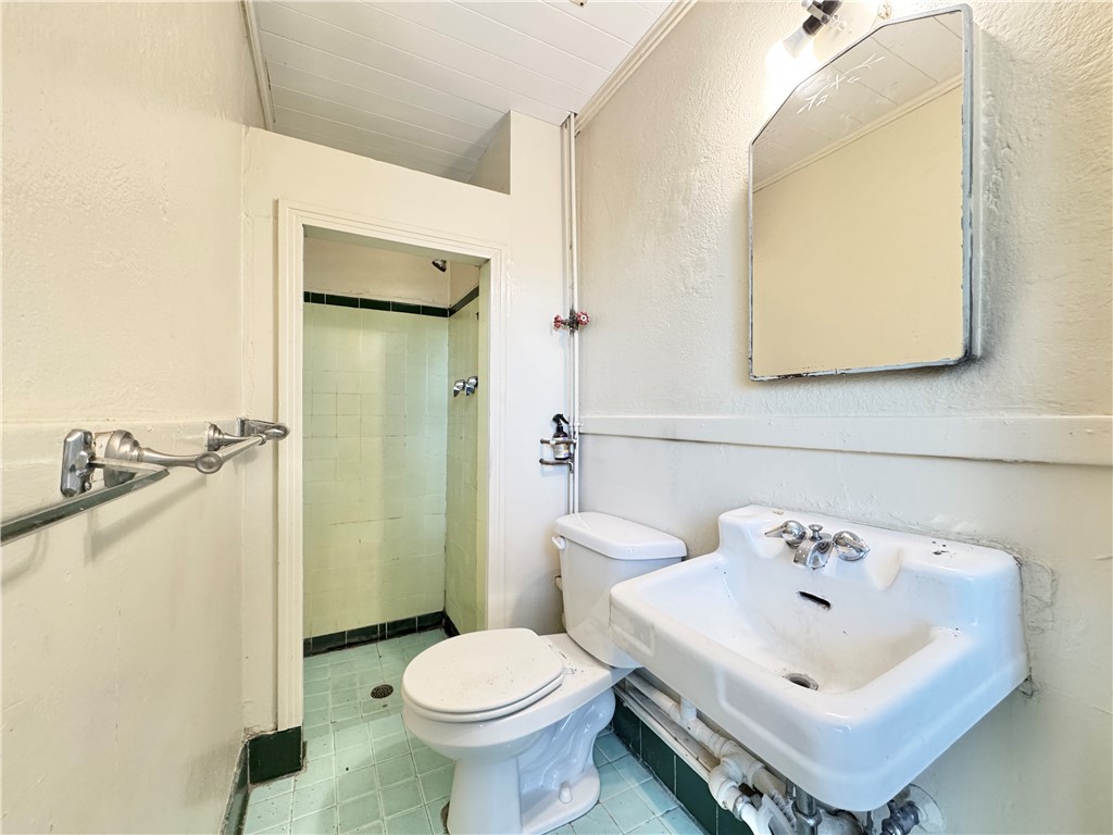 16-16-30 COUNTY COURT PLAT - Residential Lease