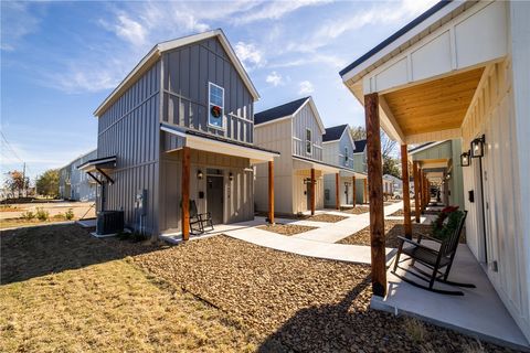 Photo of 660 W Price Avenue, Springdale, AR 72764 (MLS # 1338934)