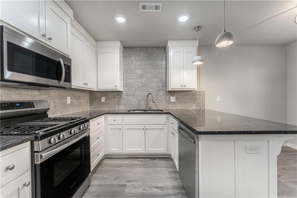 Rustic Flats Sub Gentry - Residential Lease