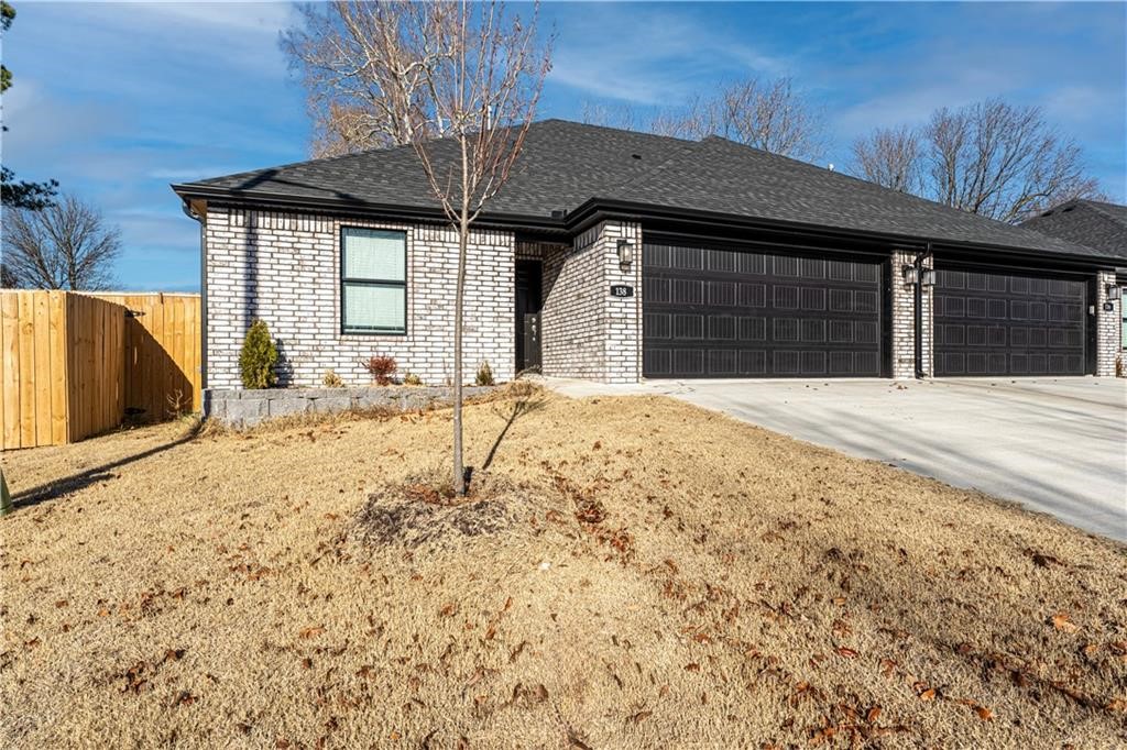 Rustic Flats Sub Gentry - Residential Lease