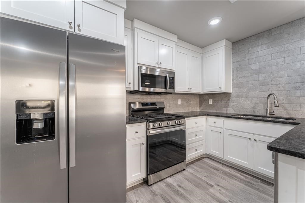 Rustic Flats Sub Gentry - Residential Lease