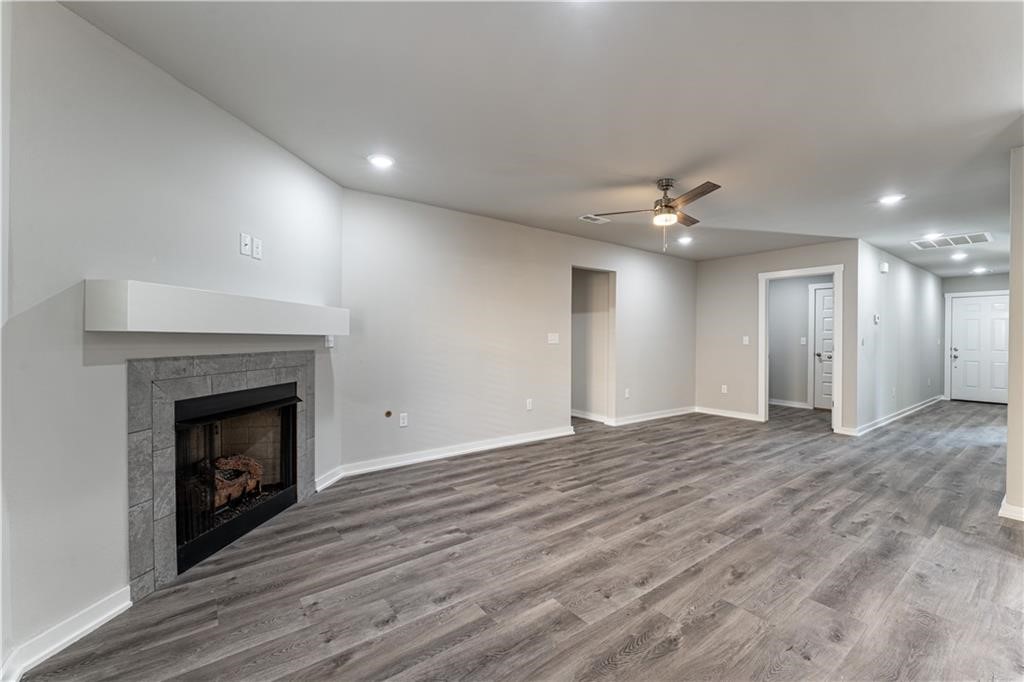Rustic Flats Sub Gentry - Residential Lease