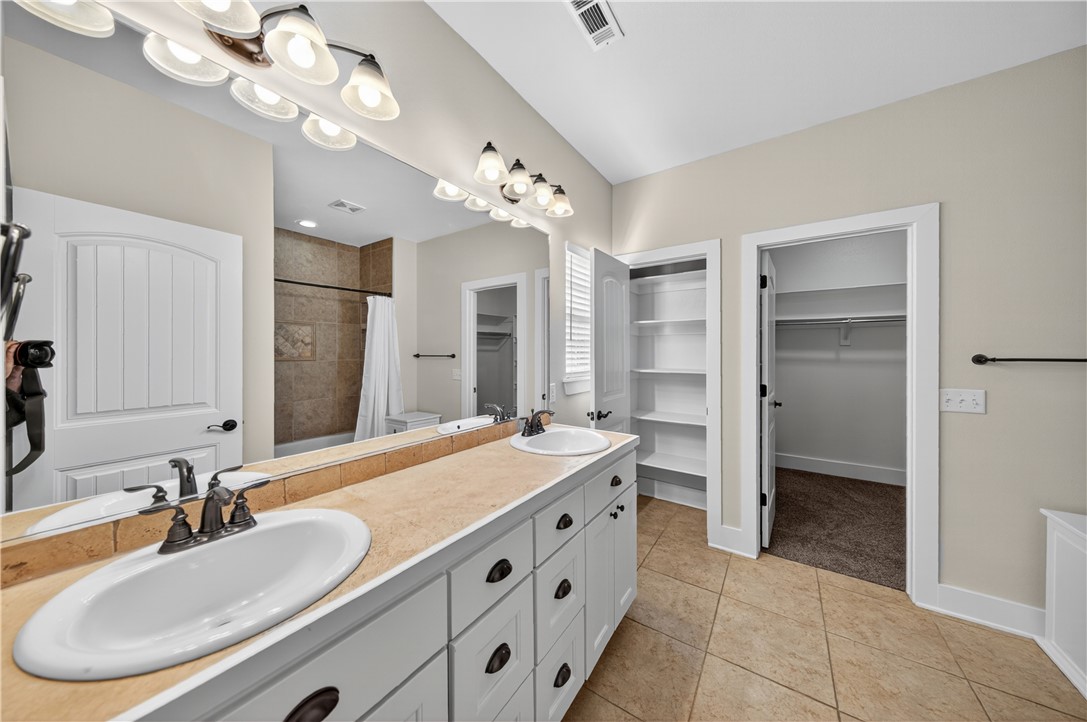 Hyde Park - Residential Lease