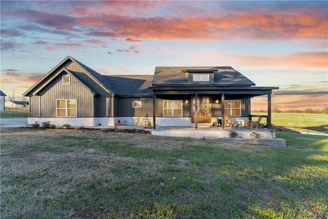 Photo of 800 Arbor Acres Avenue, Tontitown, AR 72762 (MLS # 1330380)