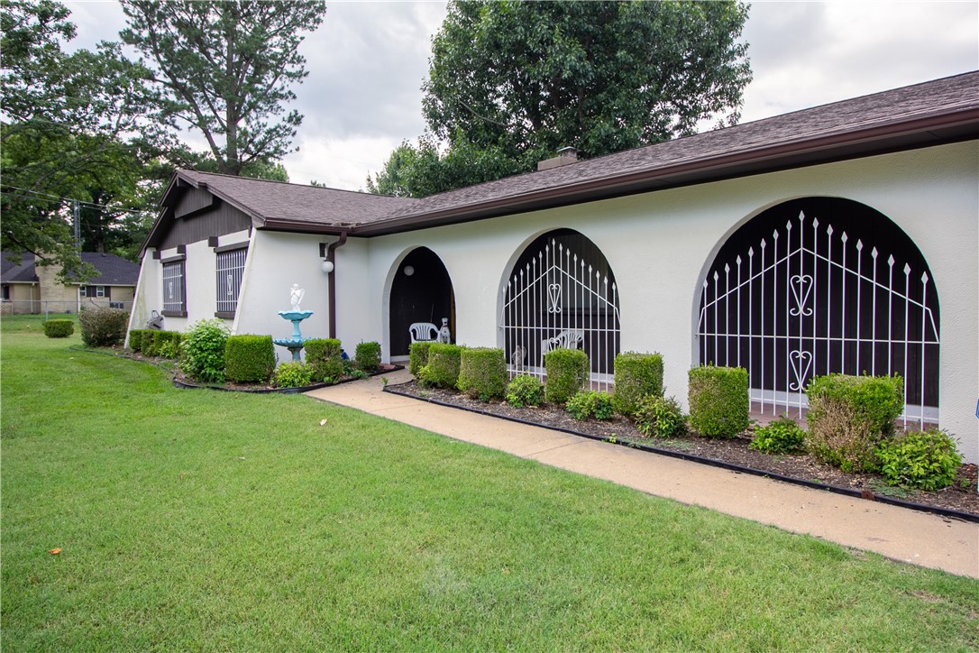 Welcome to your new lake area home in Prairie Creek. This well built stucco home is a 3 bed, 2 full bath, sitting on 0.62 acres. Very close to Prairie Creek Marina, Hobbs State Park, Lake Atalanta & Downtown Rogers is apx 10 minutes away. This home is well maintained in a quite established neighborhood & comes with a 16x20 workshop that has electricity, a 10x16 storage shed, a home generator & a storm shelter that is in the garage. This home is close to many biking, hiking, fishing & watersports. Come enjoy year round fun!